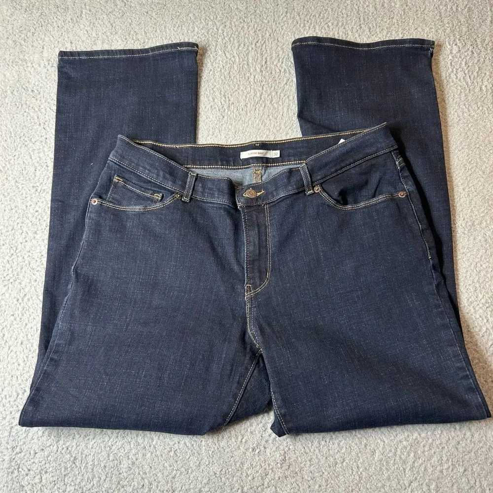 Levi's Jeans Womens 14S W32 L30 (Actual L28) Blue Low Rise Bootcut Dark Wash‎